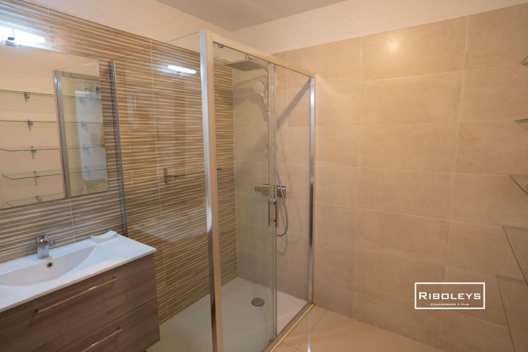 Grand T3 Neuf Climatise Avec Wifi A 100M De La Plage ヴィア エクステリア 写真
