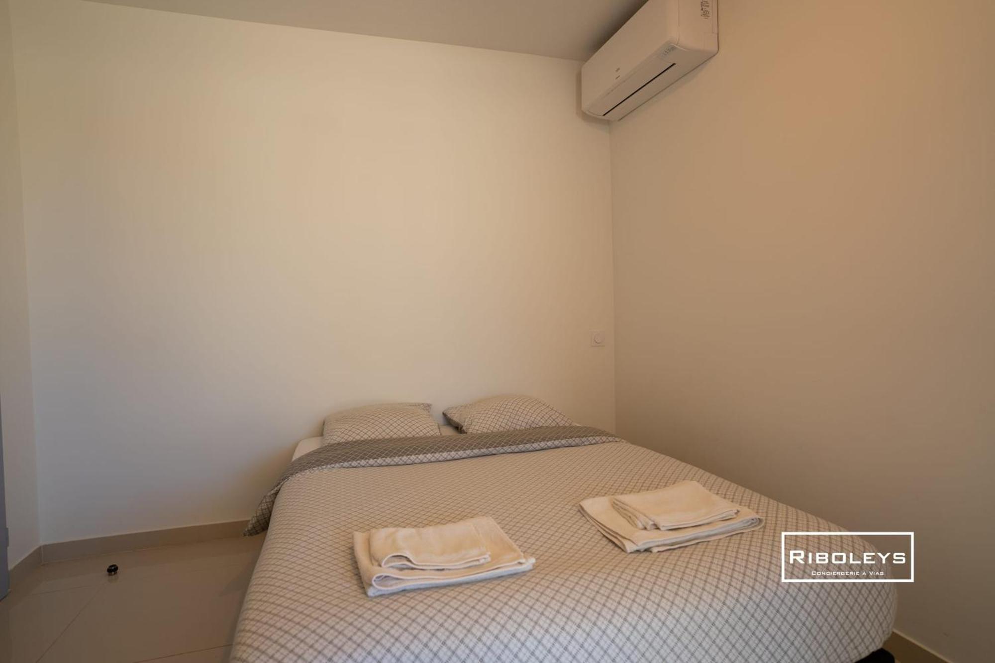 Grand T3 Neuf Climatise Avec Wifi A 100M De La Plage ヴィア エクステリア 写真